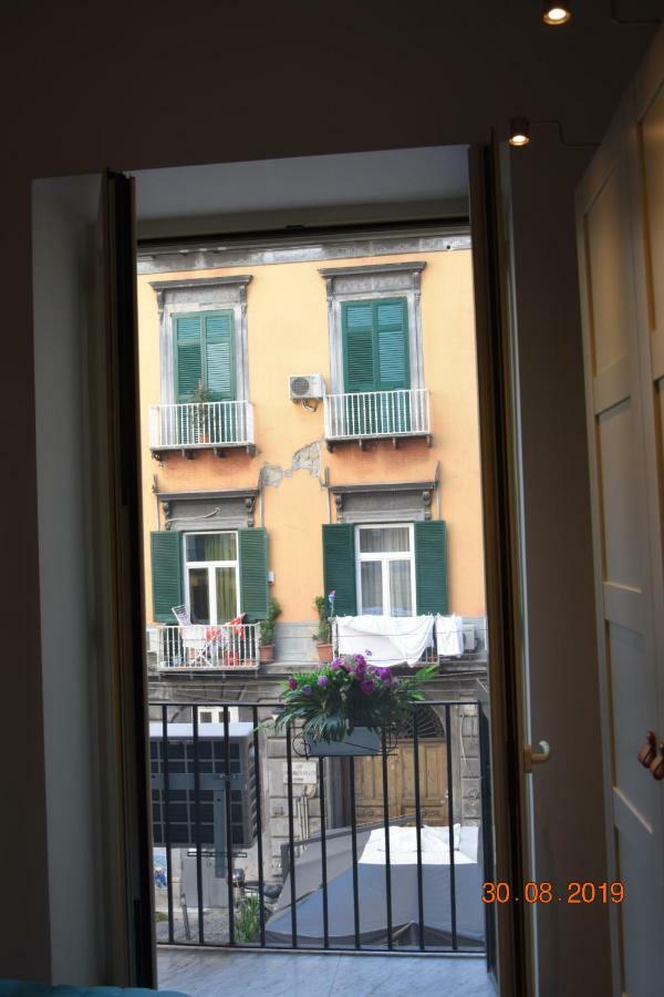 Incanto A Chiaia Napoli Esterno foto